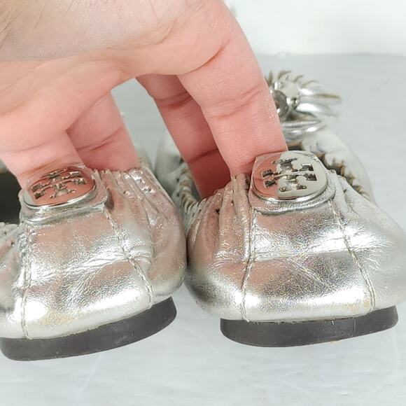 TORY BURCH Women's Reese US 6,5M Silver Leather Tassels Logo SlipOn Ballet Flats - Picture 15 of 16